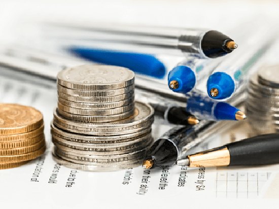 比特币需万亿资金入场，筹码锁仓与宏观压制下的筑底博弈